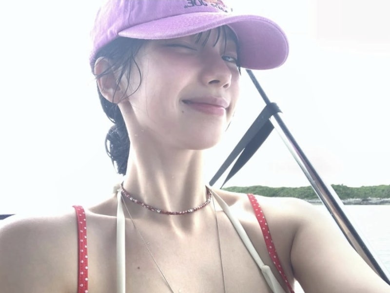 카리나 바하마에서 제대로 쉬는 중, 꾸미지 않아 더 예쁜 휴양지룩