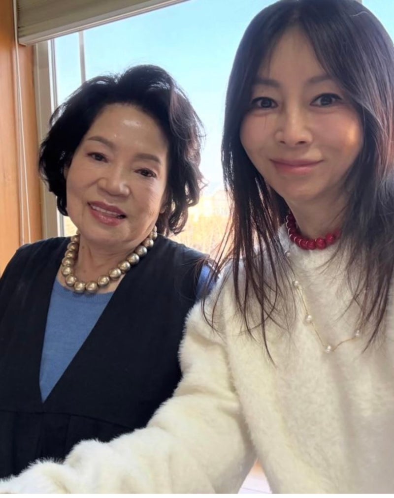 황신혜가 멋쟁이인 줄은 알았는데…86세 엄마의 밍크코트까지 보니, 패션은 유전인가?