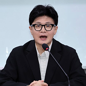 [속보] 한동훈 “금기시 된 노무현 신화, 국민 판단 받아야”…피아제 시계 놓고 민주당과 정....