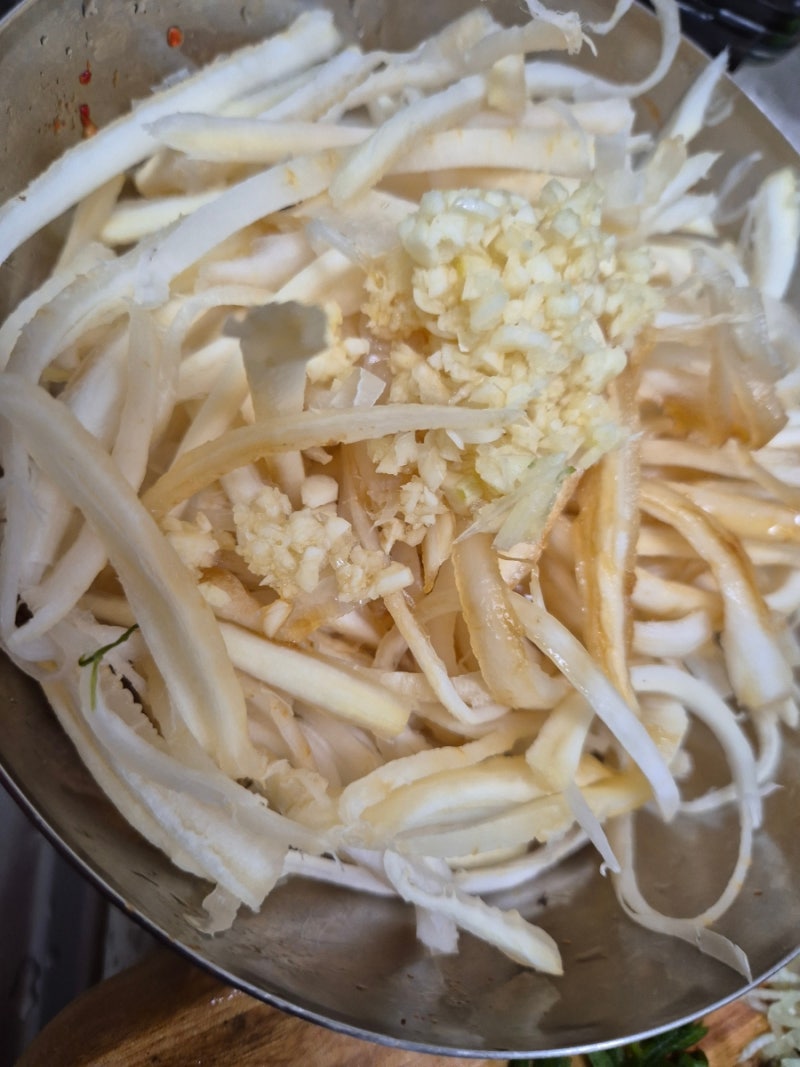 도라지무침 만드는 법｜쓴맛 줄이고 부드럽게, 초고추장으로 순하게