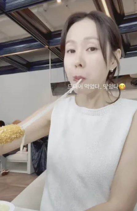 손예진 치즈스틱 하나 먹었을 뿐인데 일이 커졌네, 일본까지 번진 ‘쩝쩝’ 논쟁