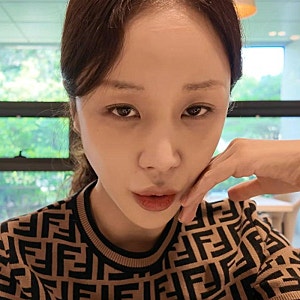 윤진이 프로필 나이 키 학력 데뷔 리즈 신사의 품격 임메아리, 금융맨 남편 두 딸 엄마 근황