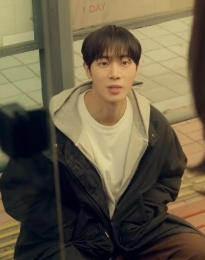 Why Choo Young-woo, the 'Dating Doctor,' Used Formal Language with Kim So-hyun Until Mid-Filming