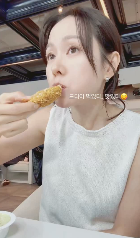"소탈해서 좋다" vs "보기 불편"… 손예진, 먹방 올렸다가 뜬금 터진 논란