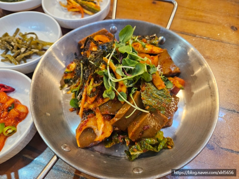 [부산/서대신] 승학산 등산과 꽃마을로 하산해서 먹는 도토리묵, 항아리 수제비 맛집 ! 유리....