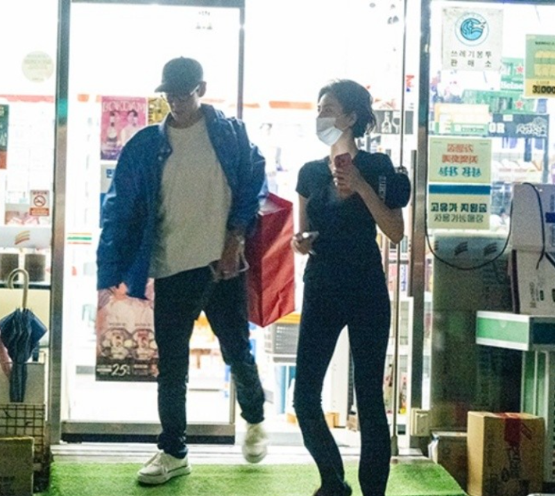 나나♥탑, 2세대 아이돌 출신 커플 탄생... '스캔들'에서 현실로