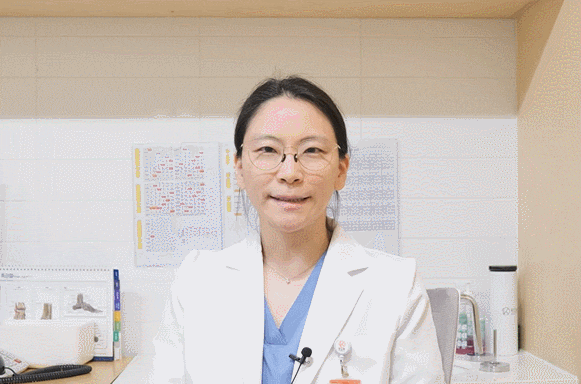밤마다 잠 깨우는 어깨통증 원인은? 오십견만 의심하면 안 되는 이유