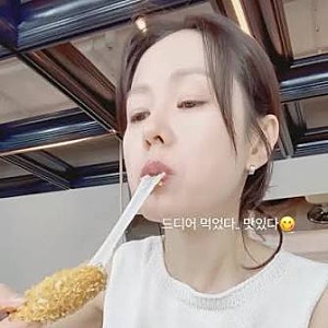 손예진 치즈스틱 먹방이 왜 日까지 번졌나…‘쩝쩝 소리’ 두고 식사 예절 갑론을박