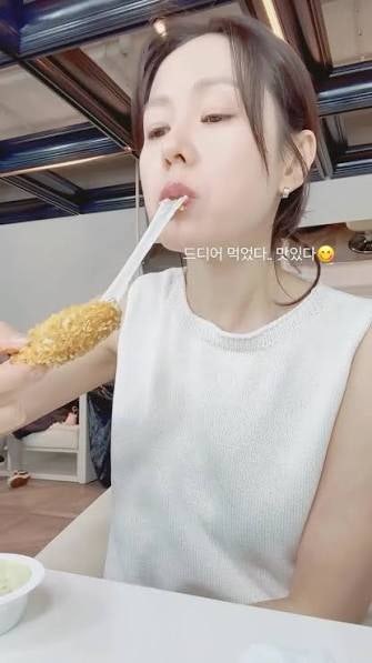 손예진 치즈스틱 먹방이 왜 日까지 번졌나…‘쩝쩝 소리’ 두고 식사 예절 갑론을박