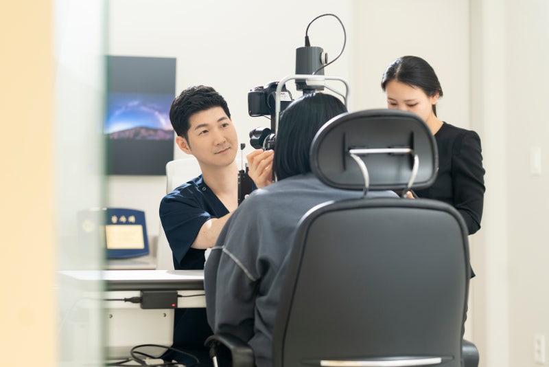 망막질환 눈 주사, 왜 여러 번 맞나요? 주사 간격과 치료 후 주의사항｜가양역 연세솔안과