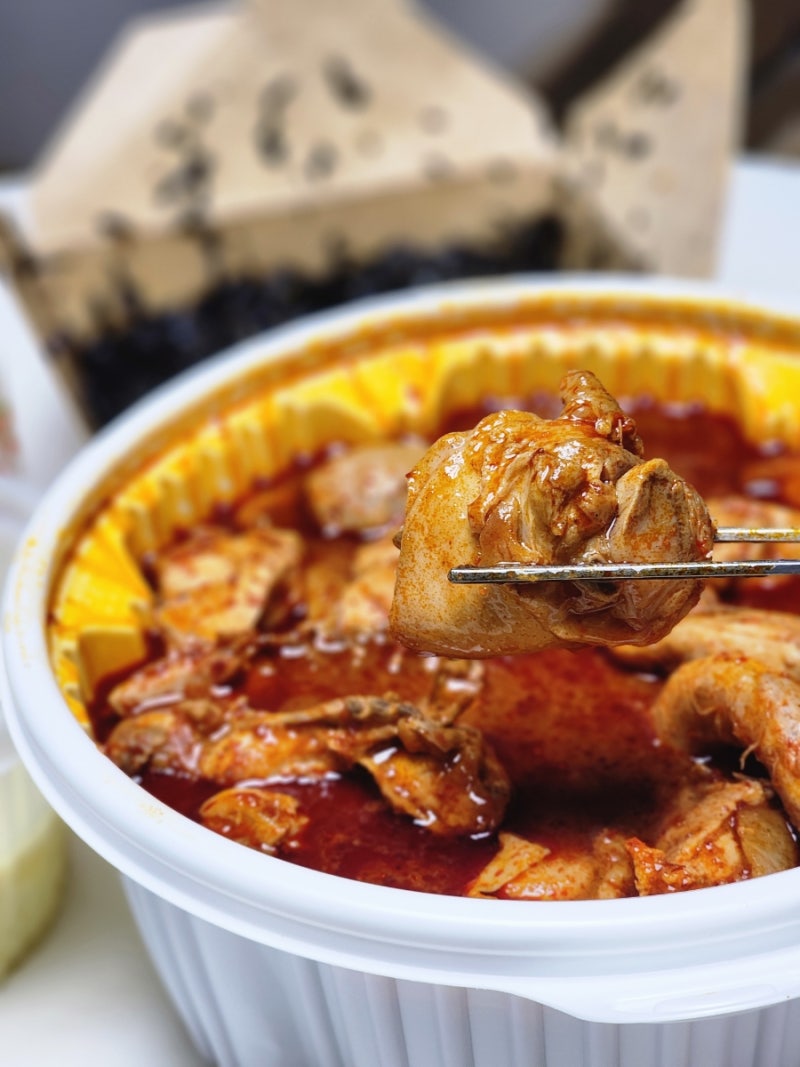엽기떡볶이 메뉴 추천 엽기닭볶음탕 맵기와 토핑 당면 추가해먹은 후기