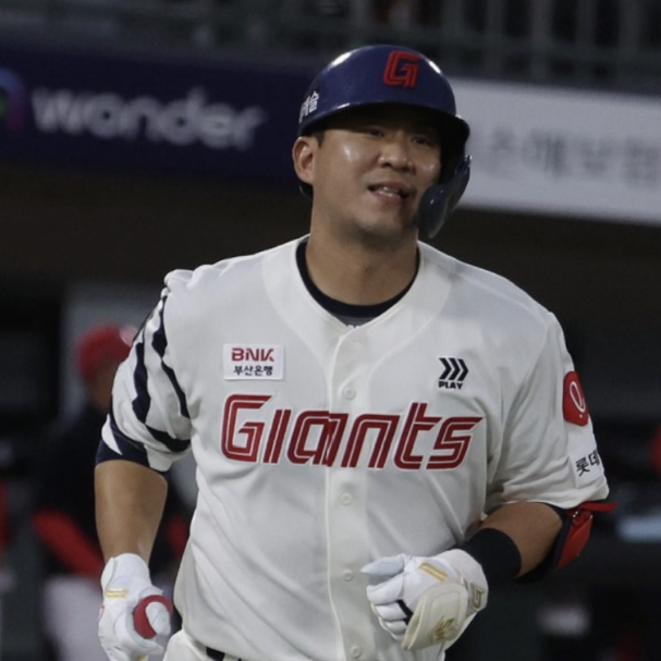 “시작도 롯데, 마무리도 롯데” 김민성 20년 현역 생활 마침표! 17년 돌아 결국 사직에서 끝....