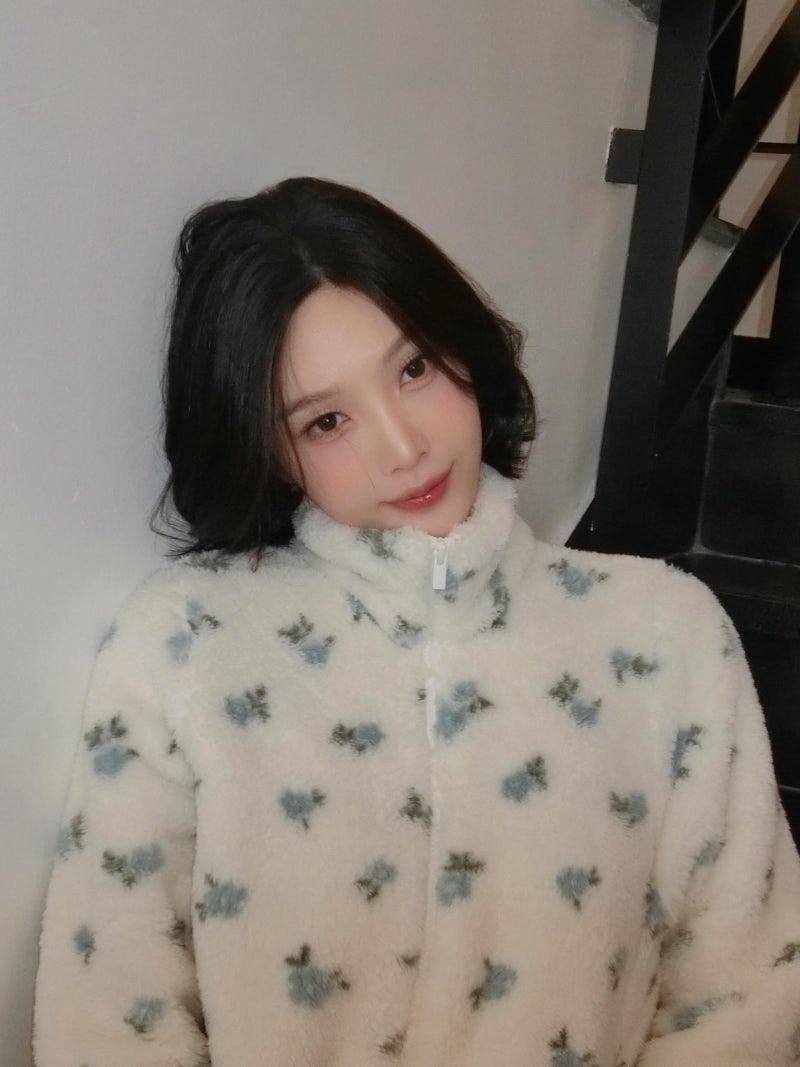 Red Velvet ジョイのインスタ私服がまた可愛い、ラブリーなフリースジャケットのデイリールック