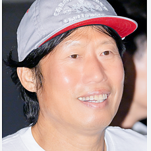 "배우 자택 앞 집회까지" 유해진, 영화 '암살자(들)' 후폭풍에 사생활 위협 논란!