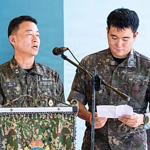 이재용 장남 이지호 소위, 말레이시아서 포착…수첩 들고 다국적군 통역했다