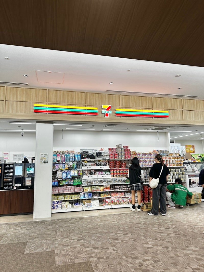 후쿠오카 공항 면세점 세븐일레븐 위치 고구마맛탕 솔드아웃 플리츠플리즈