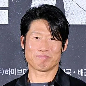 [연예/이슈] "유해진 규탄" 자택 앞 집회 신고까지… 영화 '암살자(들)' 후폭풍 일파만파