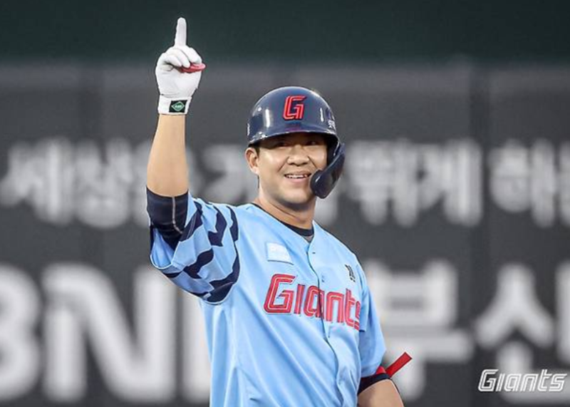 "소리없이 강한 남자" 롯데 김민성 전격 은퇴선언에 팬들 충격... 롯데->넥센->LG->롯데 20년 ....