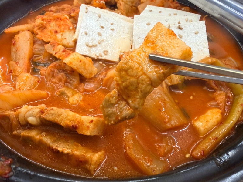 [신림역 맛집] 밥·반찬 무한리필에 아이스크림 후식까지! 관악구 한식 맛집 ‘무궁김치찜 관....