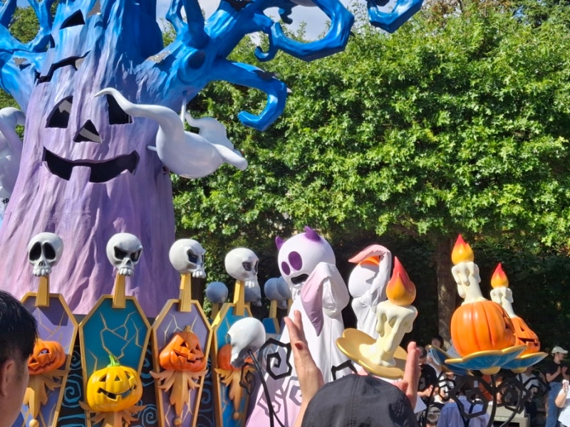 Everland Ride Wait Times During September Chuseok Holiday, Pumpkin Parade, and a Coward's Review of Blood City (2)