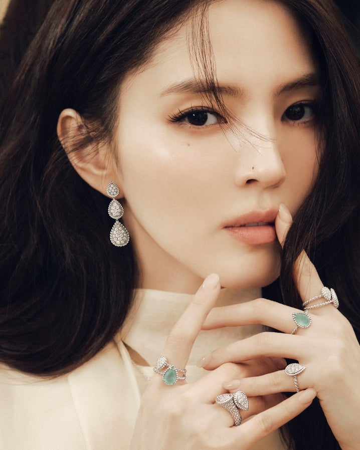 Han So-hee's Boucheron Serpent Bohème Pictorial Released, Shot at the Flagship Store at 26 Place Vendôme, Paris