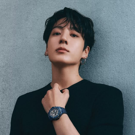 <b>방탄소년단</b> 정국, 새 라이카 “뷔도 부러워했는데…” 자랑 하루 만....