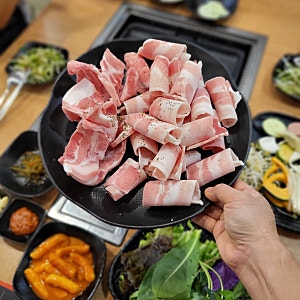 [세종 소담동 맛집] 꽃삼겹196 40여가지 신선한 셀프바와 한돈 화덕 고기 맛에 반한 소담동 고....