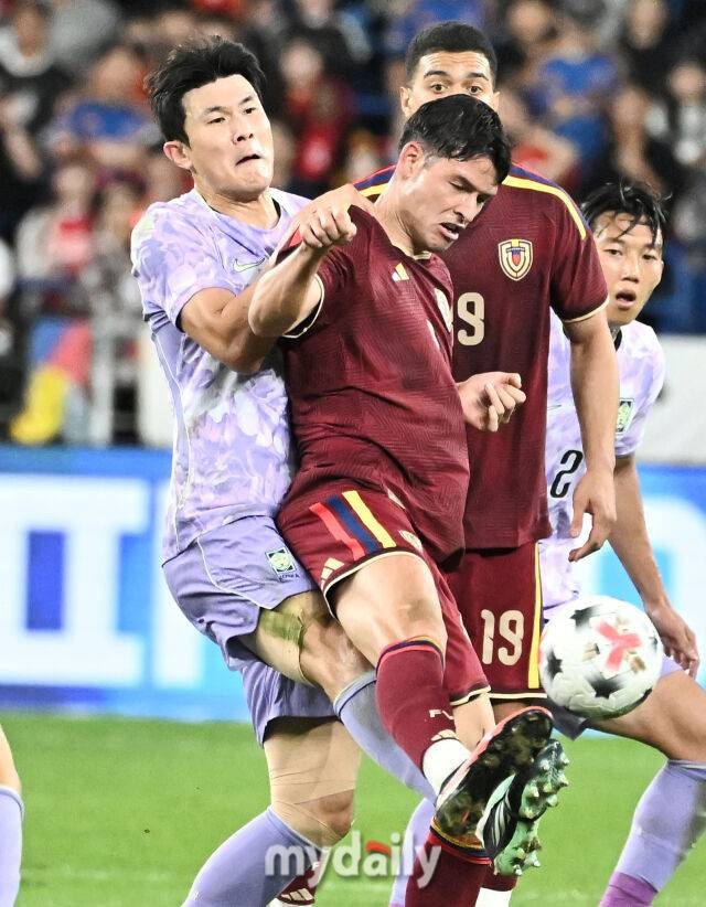 김민재 분노 폭발 베네수엘라전 반응 신발 패대기,선수 개인기만 보여...사라진 원팀이 문제