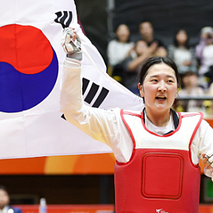 송다빈 아시안게임 첫 출전 금메달, 한국 태권도 10연속 '금'
