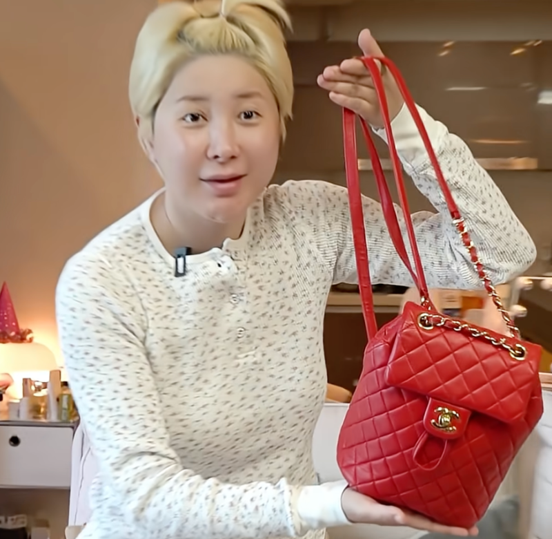 "싹 다 팔았는데" 서인영, 한 달 만에 샤넬 백팩 가방 다시 든 이유