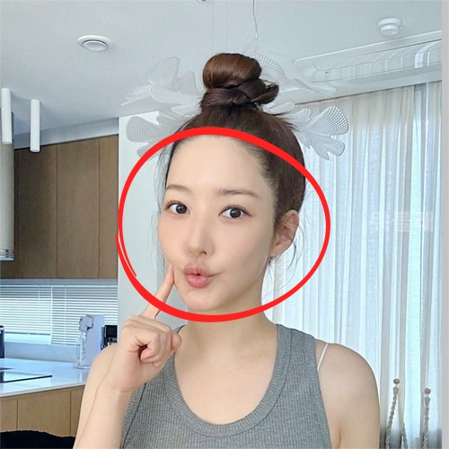 "누가 40세로 봐?" 꾸안꾸 박민영의 20대처럼 보이는 사복 패션