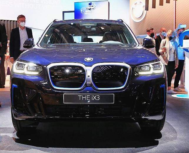 "이 가격이면 새차 왜 삼?" BMW iX3 연식별 중고 시세 핵심 정리