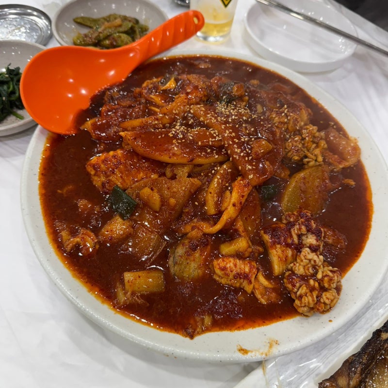 [聰明飲食生活] 束草美食推薦 辣味魟魚蒸讓人想來一杯的束草港蒸