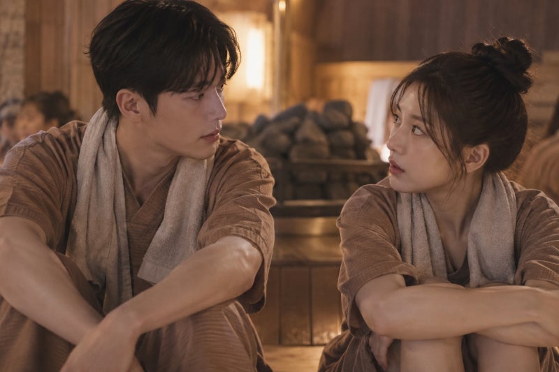 너 말고 다른 연애 서강준 조아람 찜질방 스틸, 10년 전 인연이 다시 흔든다