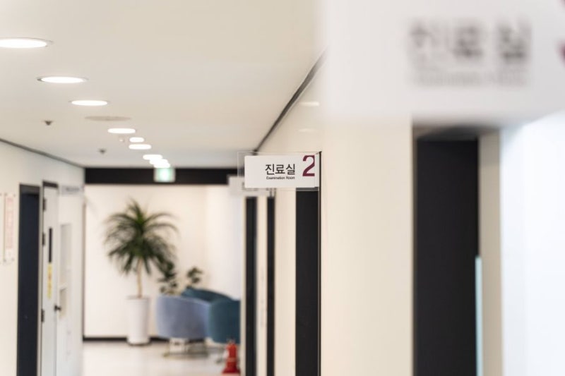 광양 치과 임플란트 수술 후 흡연은 언제부터 피해야 할까?