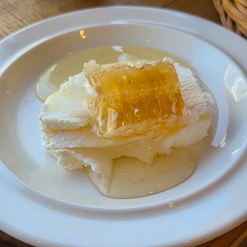 Suwon Haenggung-dong Restaurant and Cafe Recommendations: Yamiok, Le Buvet Milk