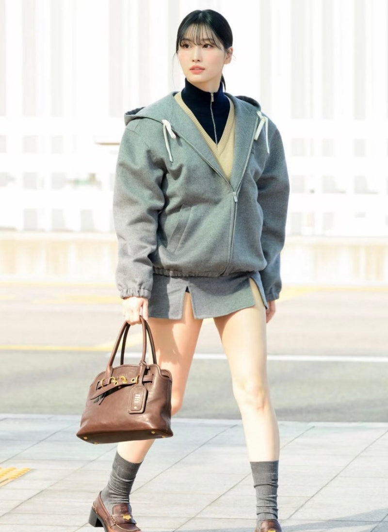 TWICE Momo 飛往巴黎的那天…Miu Miu 機場時尚特別美麗的原因