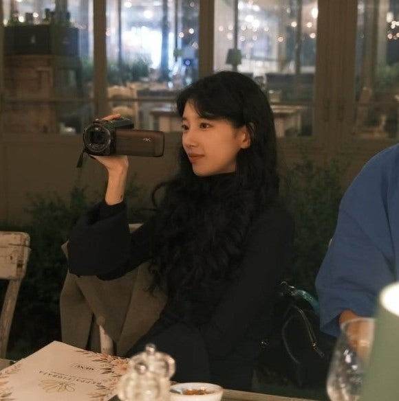 어제자 품절 난리난 수지 사복 아이템들