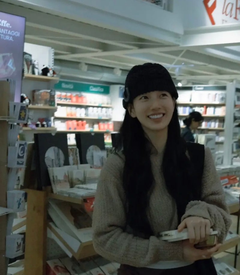 수지 가을 유럽 조합 돌아옴..피렌체 여행룩 비니 어디꺼?