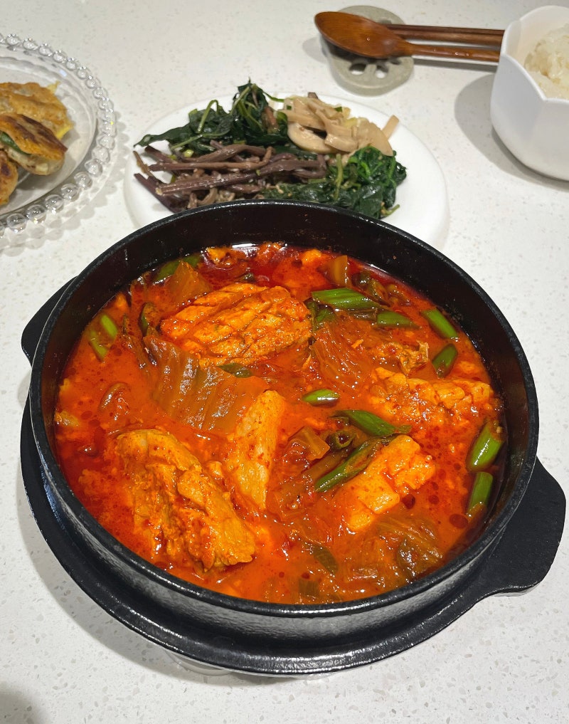 돼지고기 김치찌개 쉬운레시피, 안동학가산 김치와 쿠팡 삼겹살로 한 솥 만들기