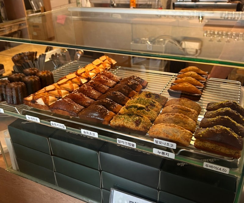 [부산 금정구] 부산대 디저트 카페 쿨키즈네버다이 ｜구움과자 맛집 휘낭시에 까눌레 옥수수....
