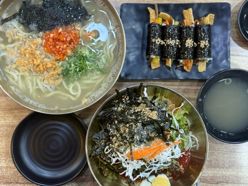 온천장역 맛집 온천역칼국수 가성비 좋은 칼국수랑 꼬마김밥(모모스 커피 본점 맛집)