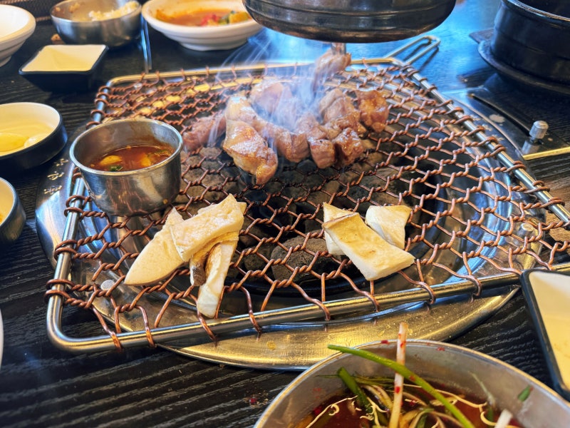 제주공항근처맛집 찾다가 여기까지 왔다, 제주도민이 찾는 현지인 맛집 포도원흑돼지!