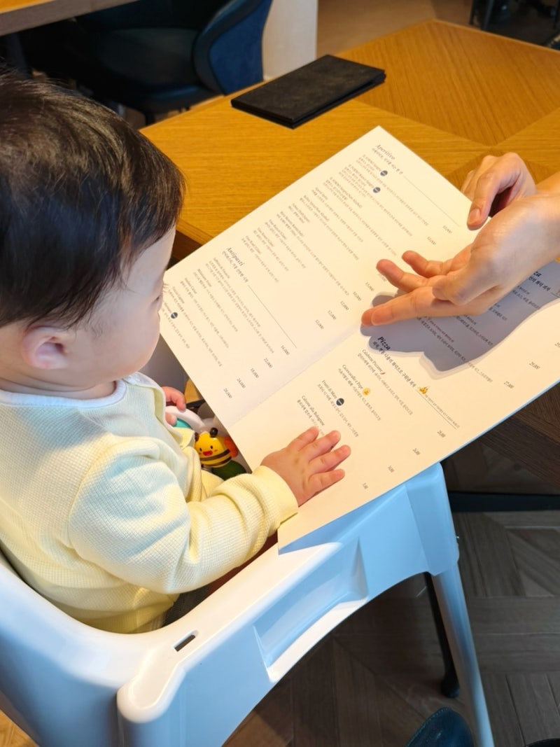 The Kitchen Il Forno at Jamsil Lotte World Mall: Wood-Fired Pizza and Seokchon Lake View, Perfect for Kids