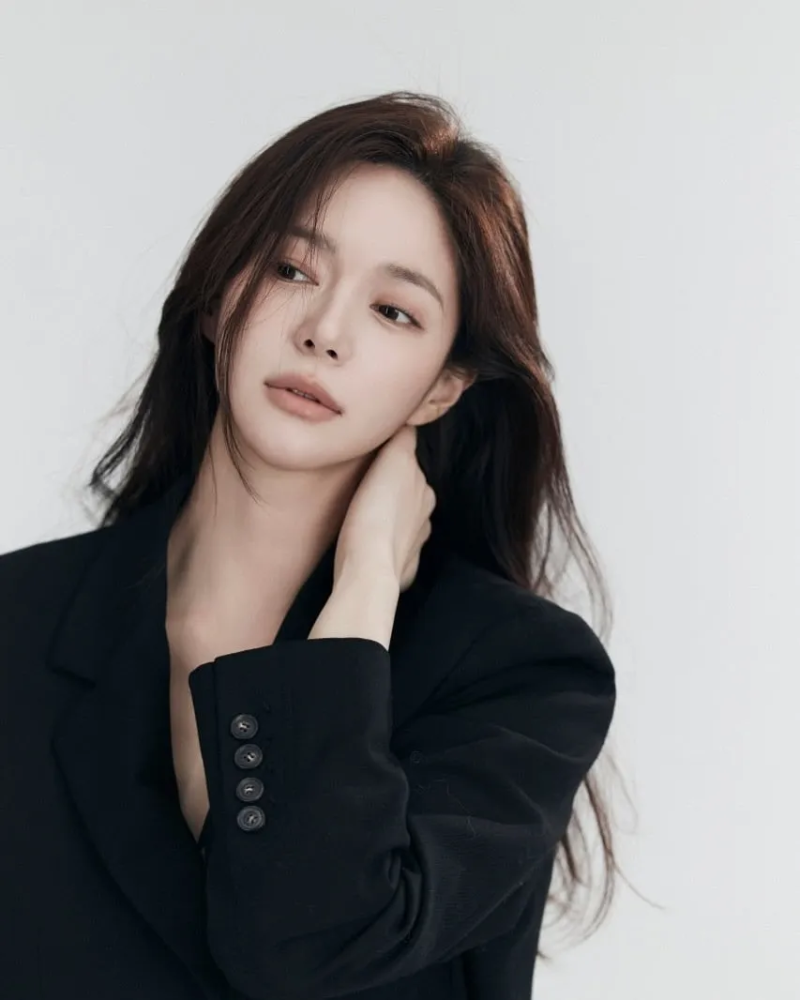이엘리야 프로필, 유부녀 킬러 레일라가 황후의 품격 민유라였다