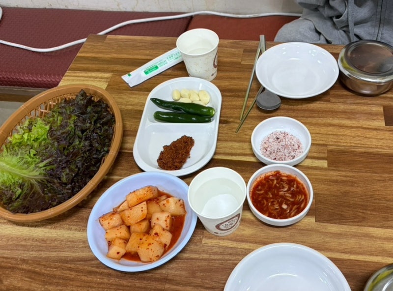 공덕 맛집 마포왕족발｜족발 시키면 순대·떡볶이·국까지 푸짐한 공덕시장 맛집(내돈내산)