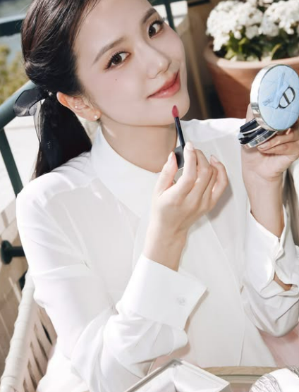 지수 디올 쇼 메이크업 따라 하기, 립스틱, 프라이머부터 글로우 메시 쿠션 호수 정보까지 총....