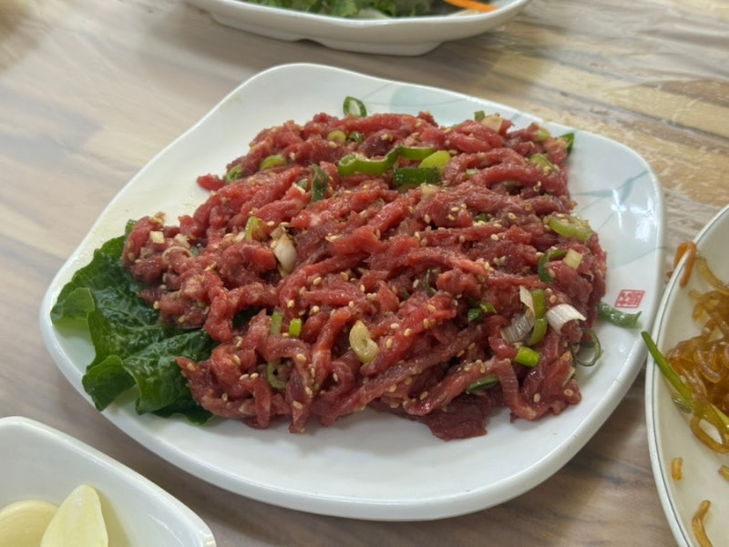 목포 백반 맛집 현지인 추천 | 엄지가든 육회 가마솥집밥, 가족 점심식사 후기
