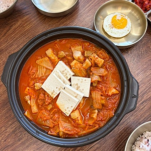신림역 맛집 혼밥하기 좋은 김치찜맛집 무궁김치찜