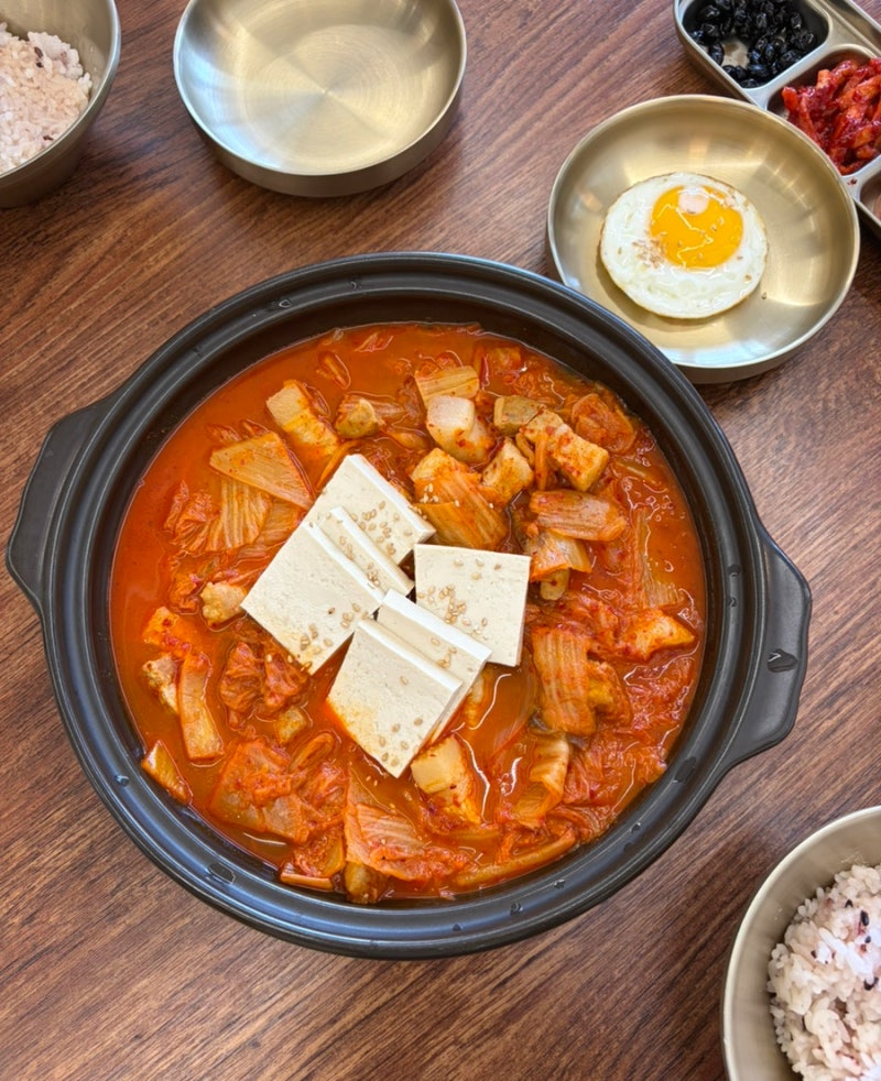 신림역 맛집 혼밥하기 좋은 김치찜맛집 무궁김치찜